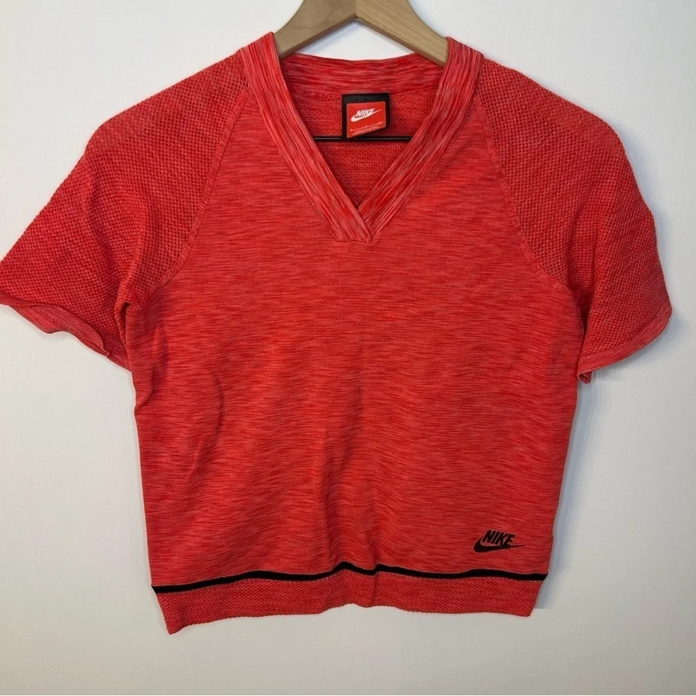 Nike Women’s Tech Knit Sport Casual V-Neck Top in Red and Black, Size Small